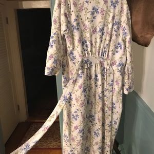 Floral Charter Club Robe (L)